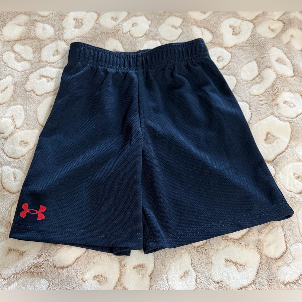 #37 Boys VGUC UA Under Armour Navy Shorts size 7